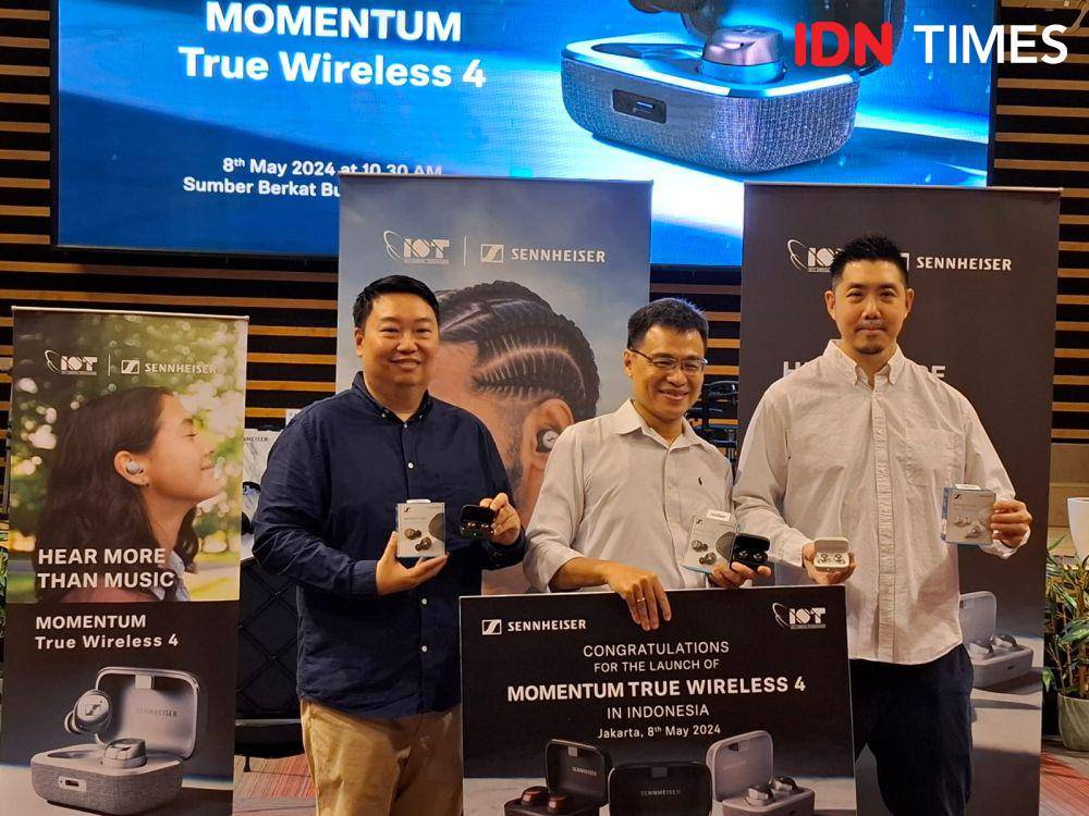 Sennheiser Momentum True Wireless 4 (IDN Times/Fatkhur Rozi)