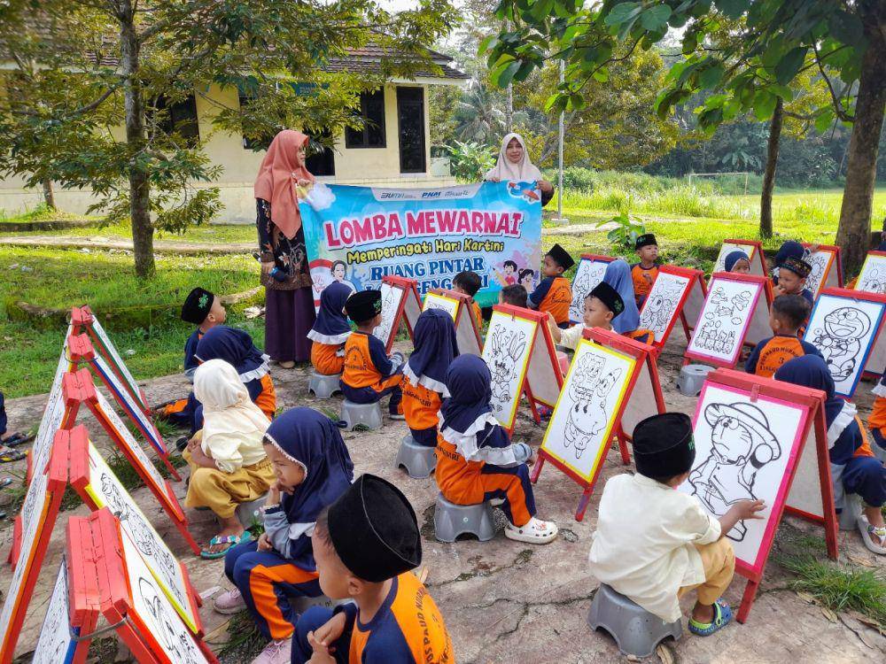 PT Permodalan Nasional Madani  melalui program Pengembangan Kapasitas Usaha (PKU), Jasa Manajemen TJSL (JMT) dan BRI berikan pelatihan pada Hari Bumi yang diperingati pada tanggal 22 April. (Dok. PNM)