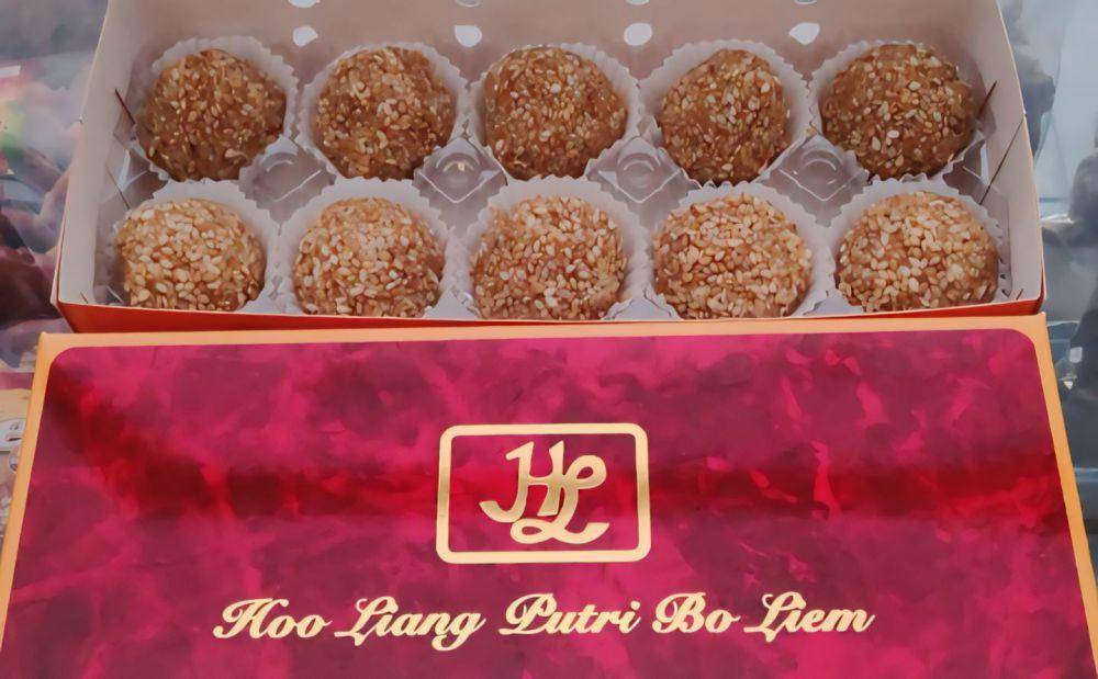 Onde-onde Hoo Liang (instagram.com/ondeondehl)