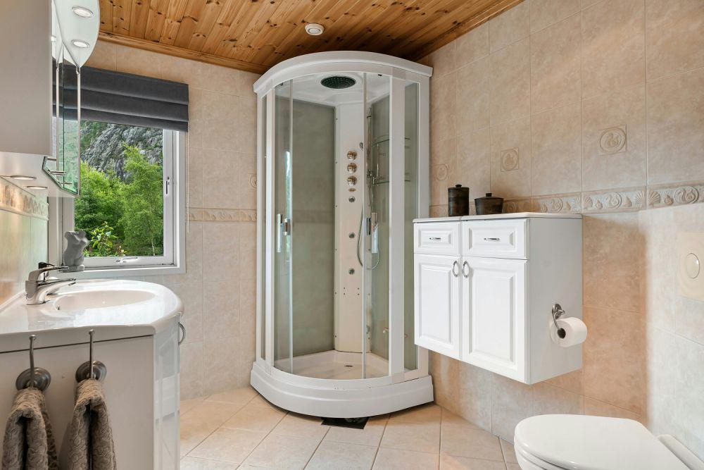 9 Inspirasi Shower Box yang Bikin Kamar Mandi Tetap Kering