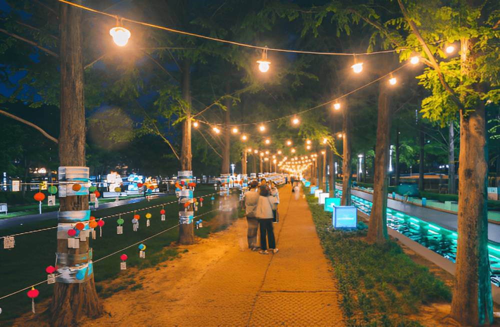 Busan Lotus Lantern Festival (visitbusan.net)