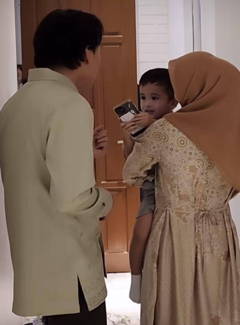potret Adzam di pengajian Rizky Febian (instagram.com/nathalieholscher)