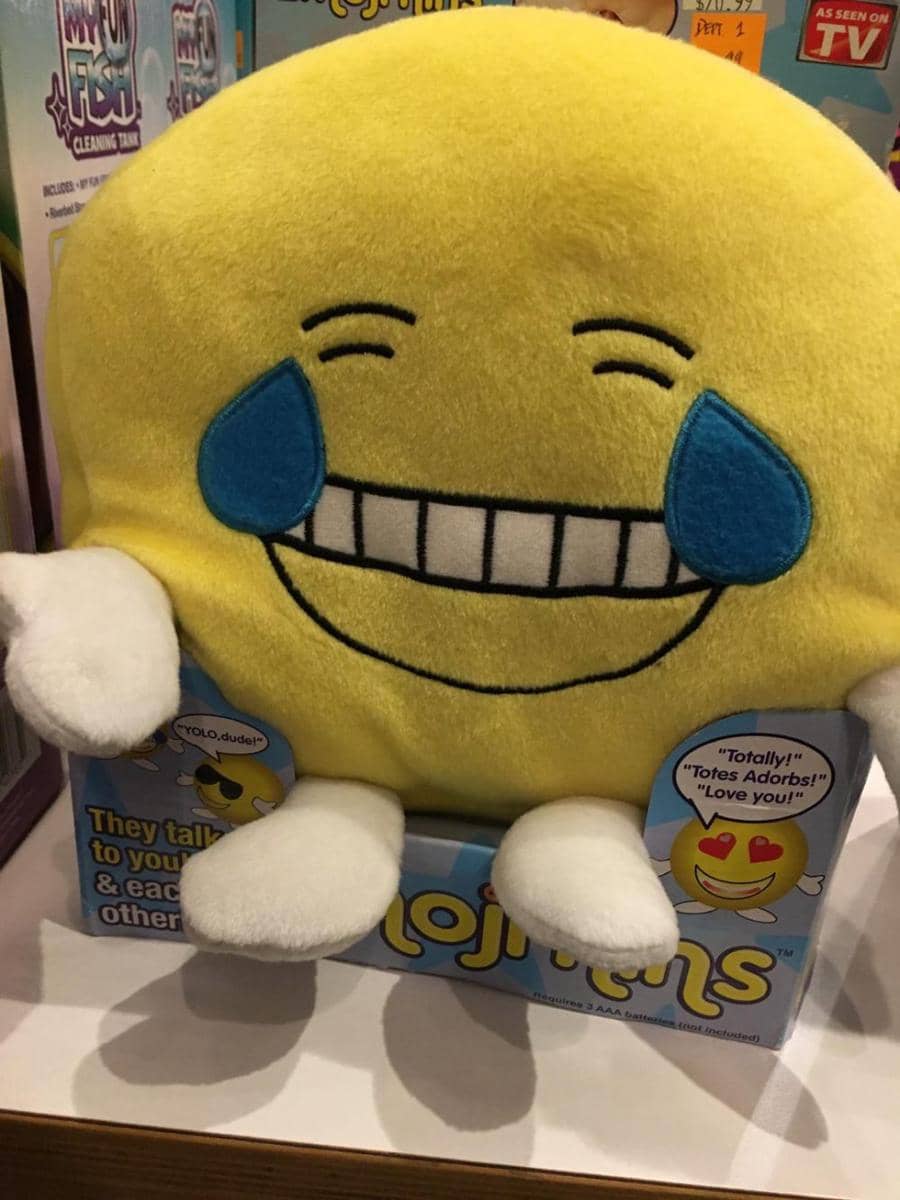 potret objek kocak bentuk emoji (reddit.com/r/CrappyDesign)