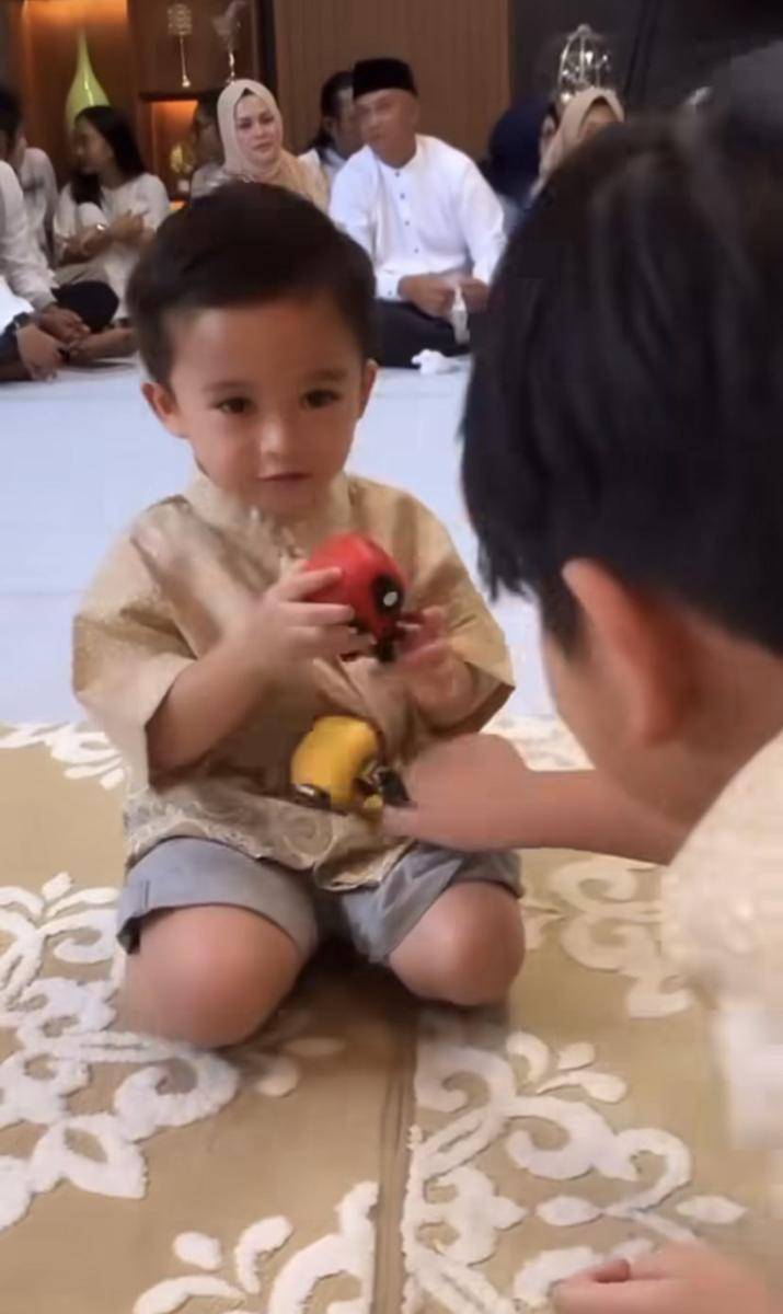 potret Adzam di pengajian Rizky Febian (instagram.com/nathalieholscher)