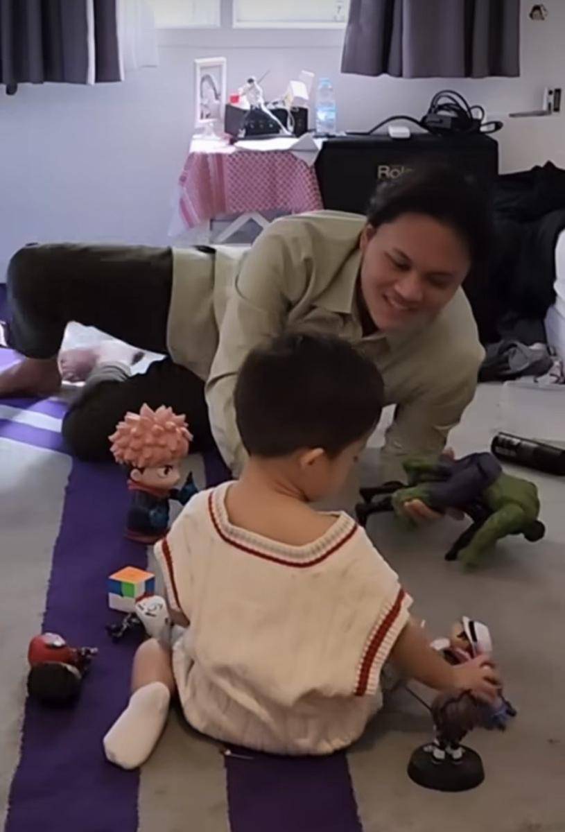potret Adzam di pengajian Rizky Febian (instagram.com/nathalieholscher)