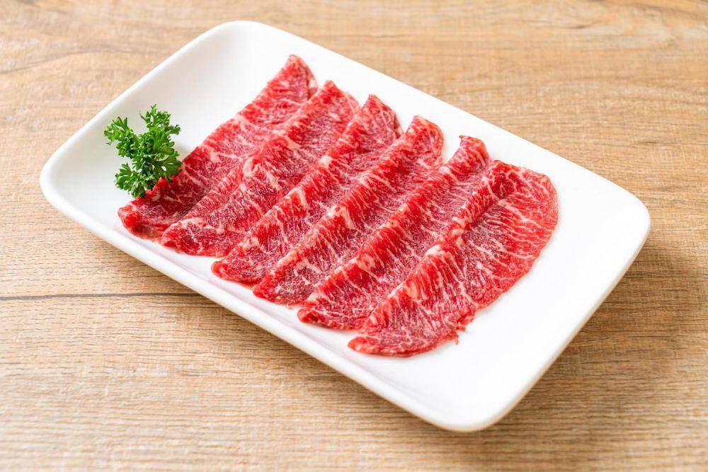 ilustrasi daging sapi iris (vecteezy.com/topntp26)