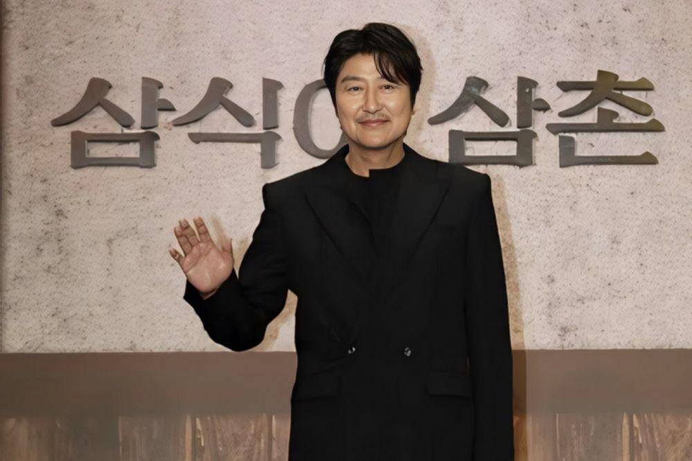 Song Kang Ho di konferensi pers drakor Uncle Samsik (dok. Disney+ Korea)