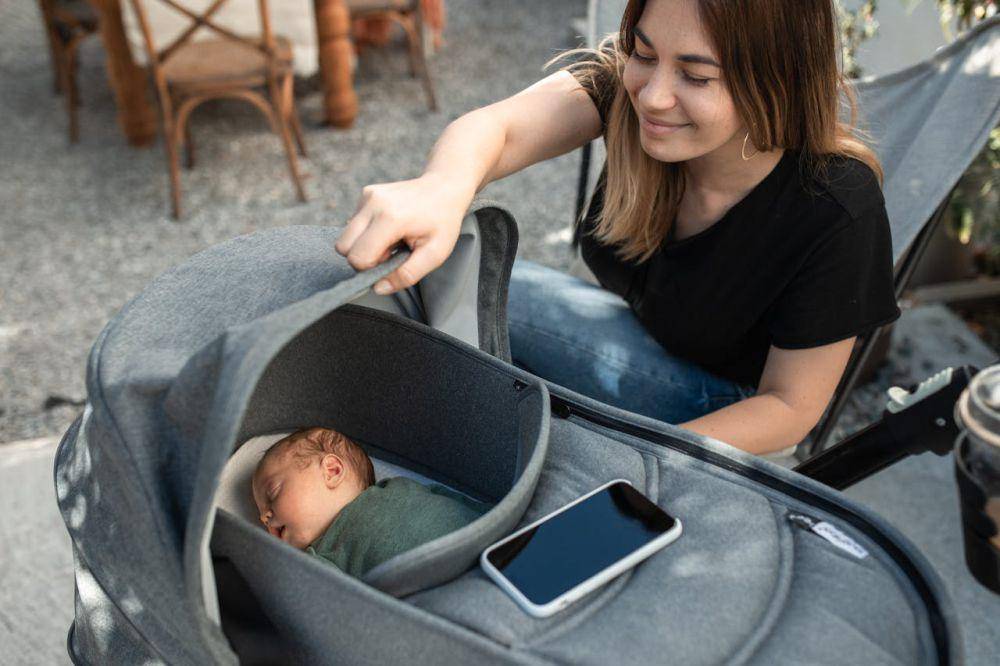 ilustrasi ibu dan bayi (pexels.com/RDNE Stock project)