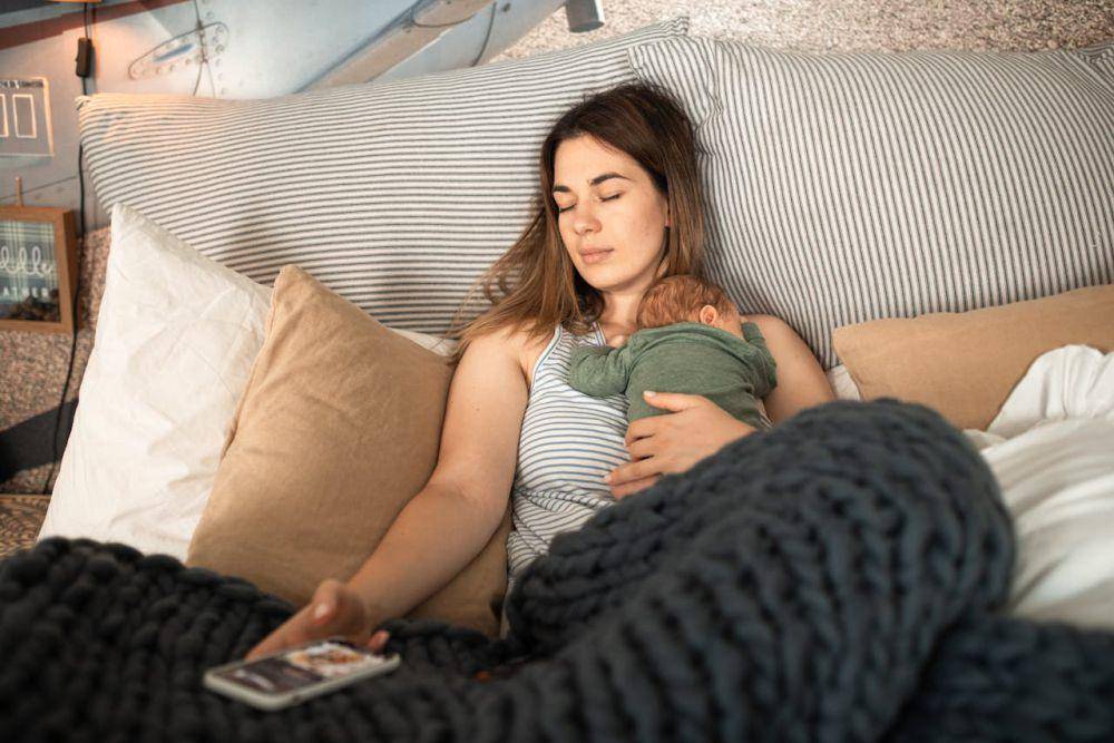 ilustrasi ibu dan bayi (pexels.com/RDNE Stock project)