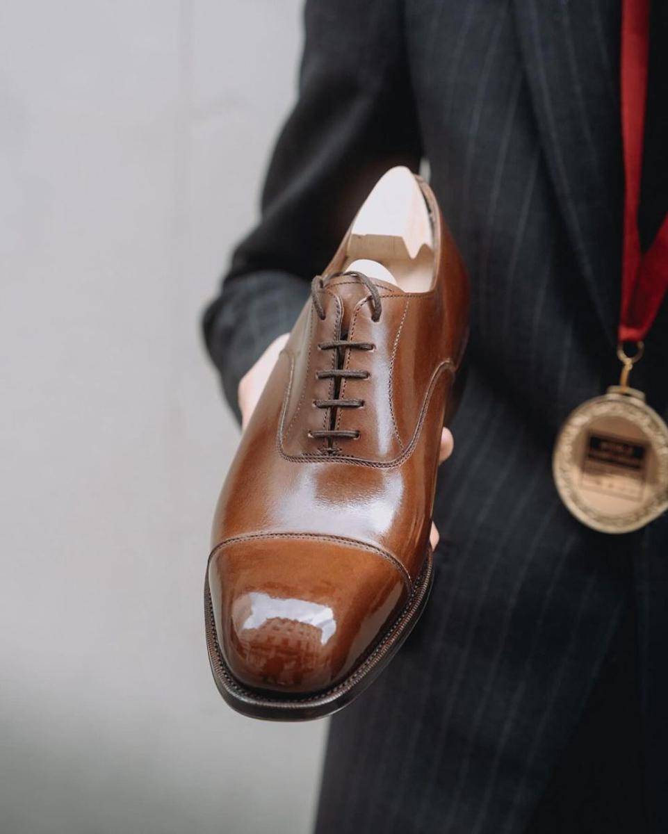 sepatu pemenang world championships of shoe shining. (instagram.com/saphir_medailledor)