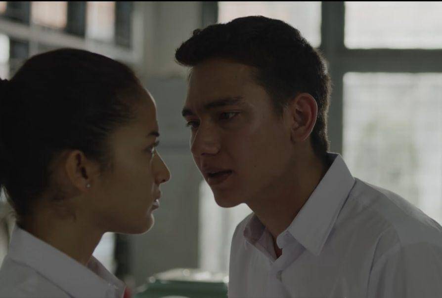 Adipati Dolken di film Posesif (dok. Palari Films/Posesif)