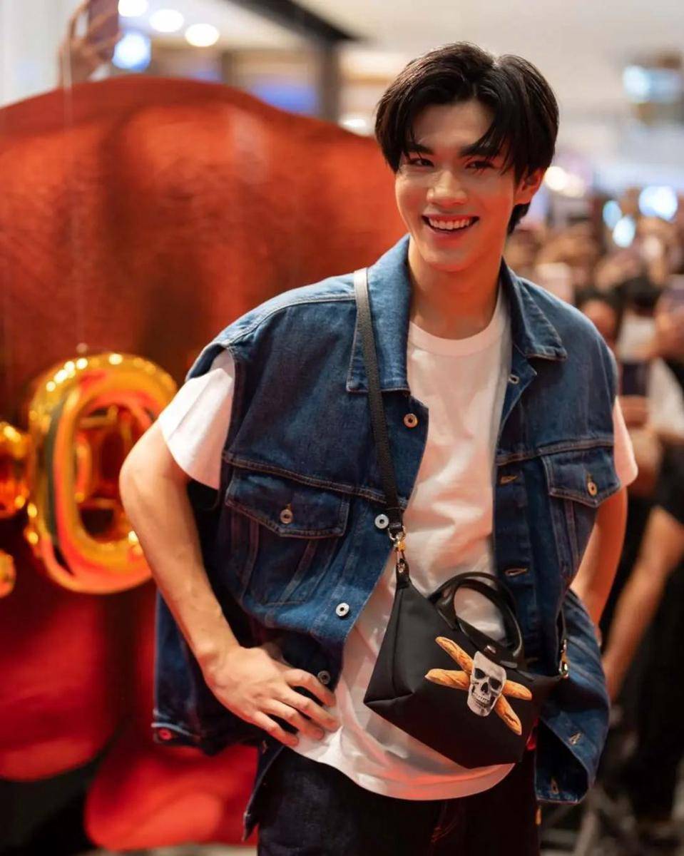 Fourth Nattawat (instagram.com/fourth.ig)