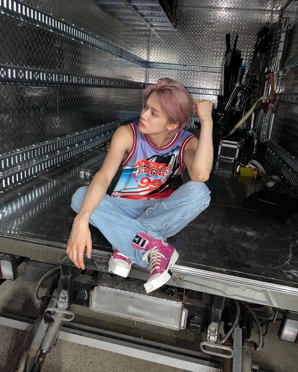 warna rambut pastel dusty rose ala Yeonjun TXT (instagram.com/yawnzzn)