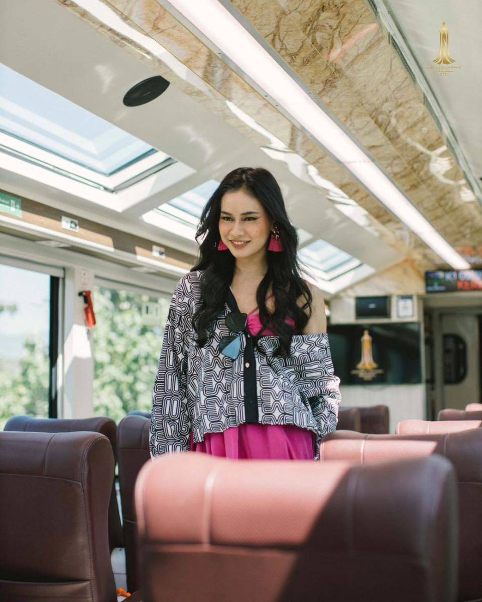 Potret Finalis MMBI 2024 Saat Fashion Show di Kereta Panoramic (Instagram.com/yayasanduniamegabintang)