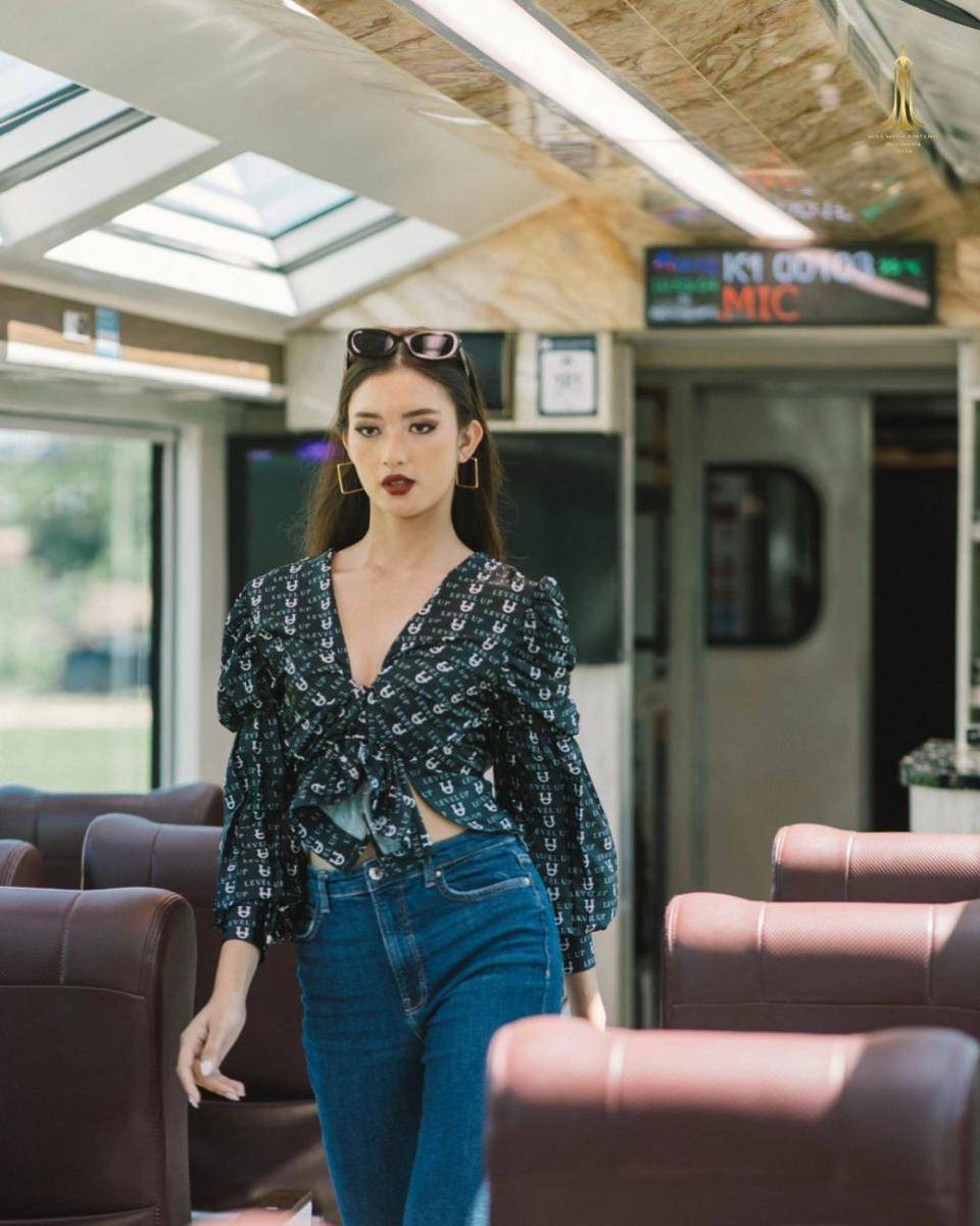 Potret Finalis MMBI 2024 Saat Fashion Show di Kereta Panoramic (Instagram.com/yayasanduniamegabintang)