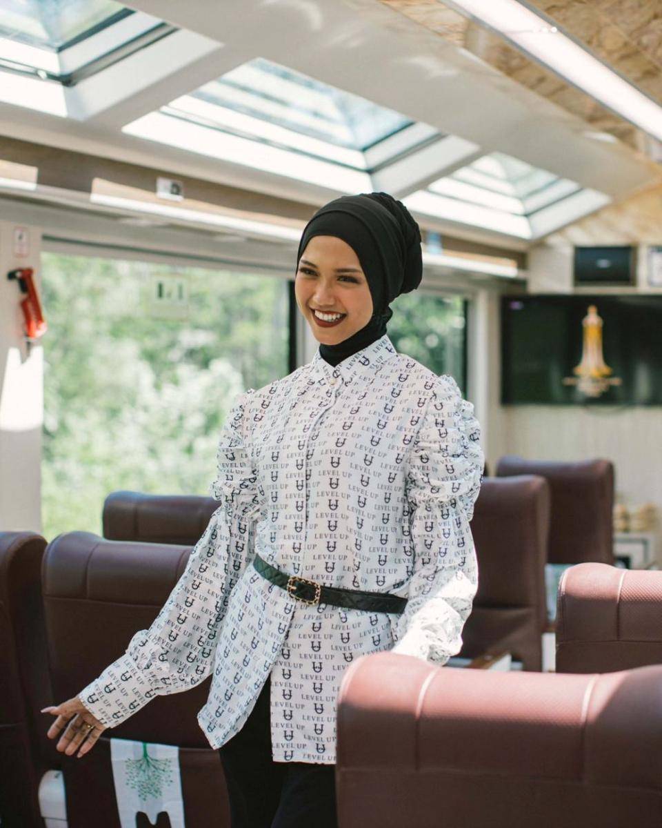 Potret Finalis MMBI 2024 Saat Fashion Show di Kereta Panoramic (Instagram.com/yayasanduniamegabintang)