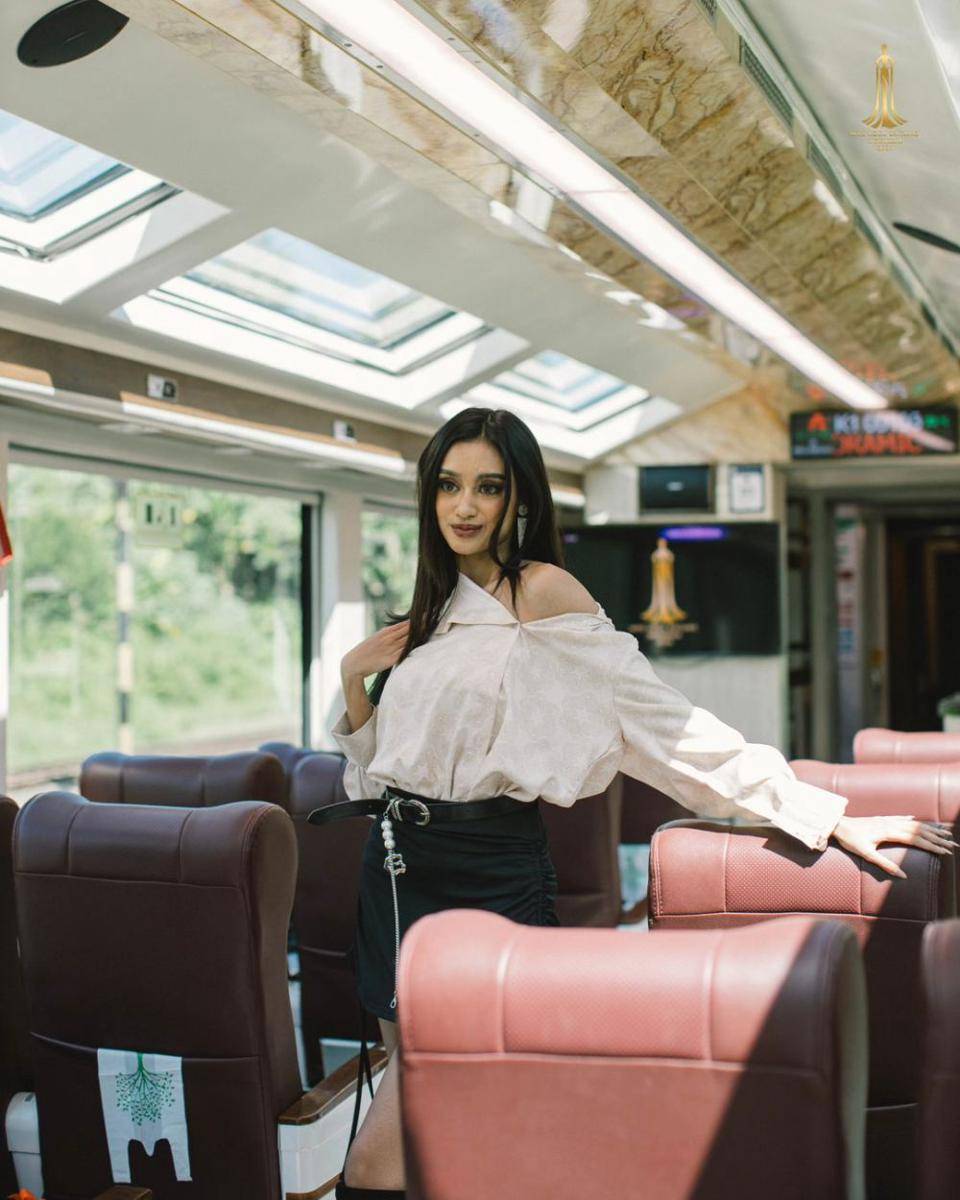 Potret Finalis MMBI 2024 Saat Fashion Show di Kereta Panoramic (Instagram.com/yayasanduniamegabintang)