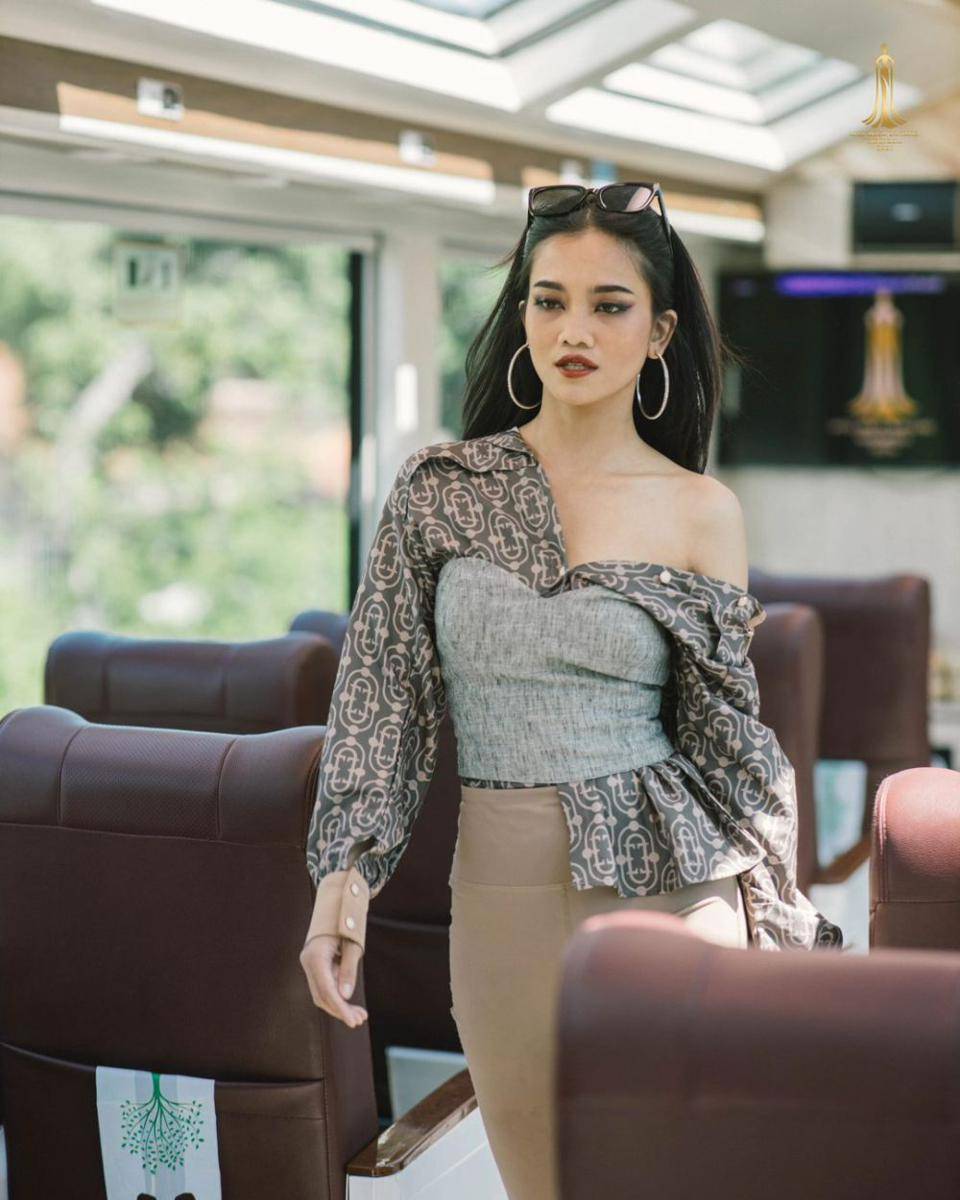 Potret Finalis MMBI 2024 Saat Fashion Show di Kereta Panoramic (Instagram.com/yayasanduniamegabintang)