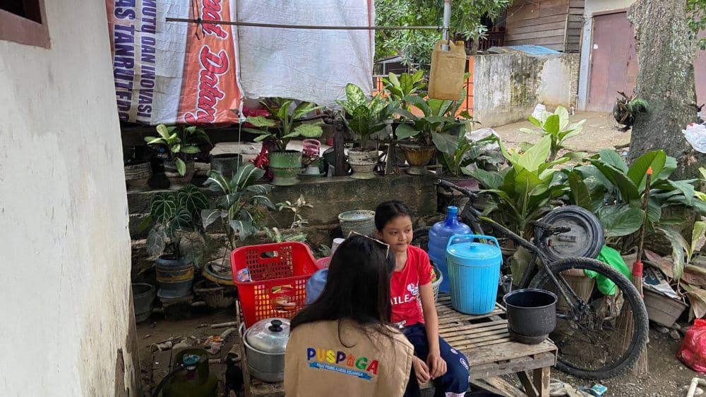 Pendampingan trauma healing oleh Pemerintah Provinsi Sulawesi Selatan bagi anak-anak dan perempuan korban banjir di sejumlah daerah di awal Mei 2024. (Dok. Pemprov Sulsel)