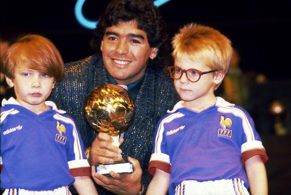 Trofi Bola Emas Adidas Maradona di Piala Dunia 1986 Dilelang