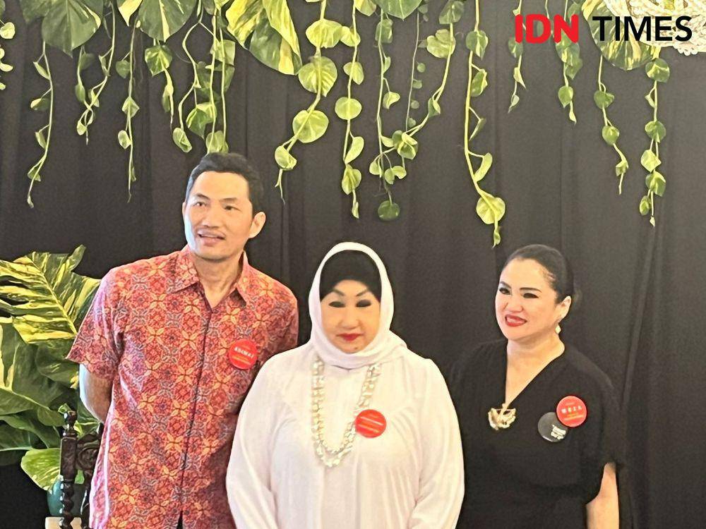 Peluncuran buku bertajuk 75 Inspirasi Dewi Motik Pramono dan Galeri Demono pada Rabu (8/5/2024) di Galeri Demono, Menteng, Jakarta. (IDN Times/Nisa Zarawaki)