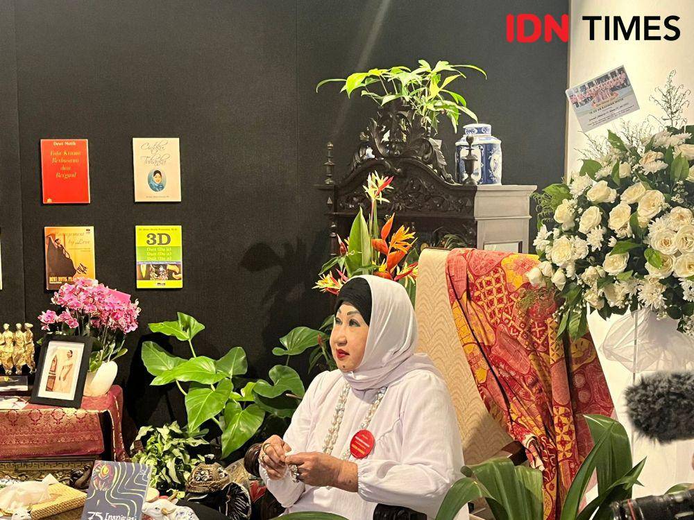 Peluncuran buku bertajuk 75 Inspirasi Dewi Motik Pramono dan Galeri Demono pada Rabu (8/5/2024) di Galeri Demono, Menteng, Jakarta. (IDN Times/Nisa Zarawaki)