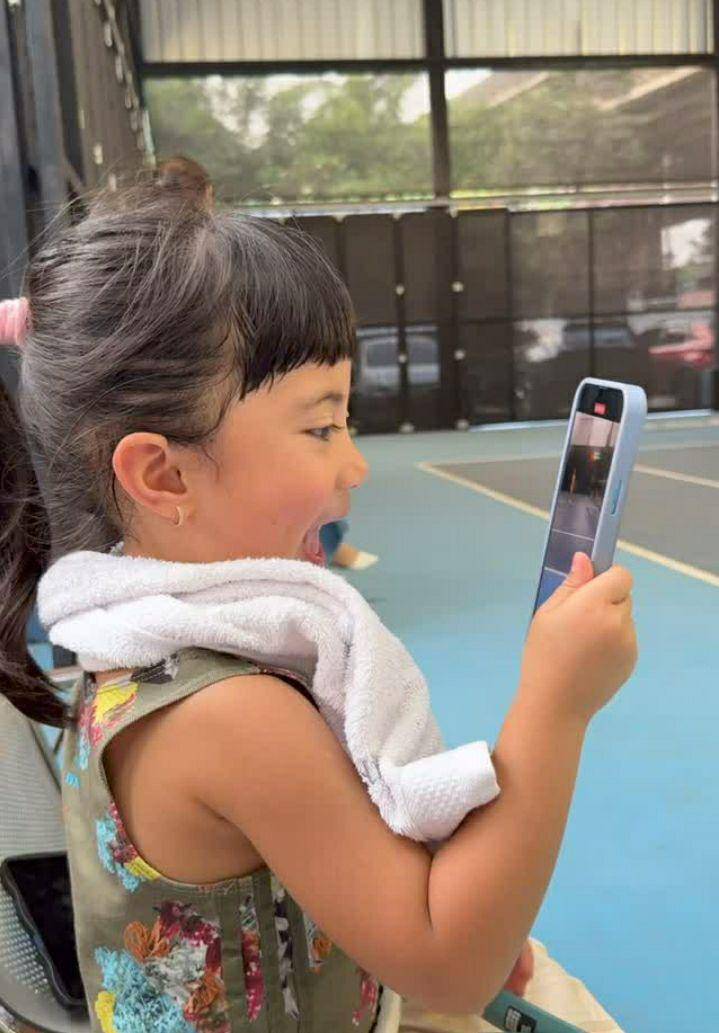potret Xabiru dan Chava ikut main tenis (instagram.com/rachelvennya)