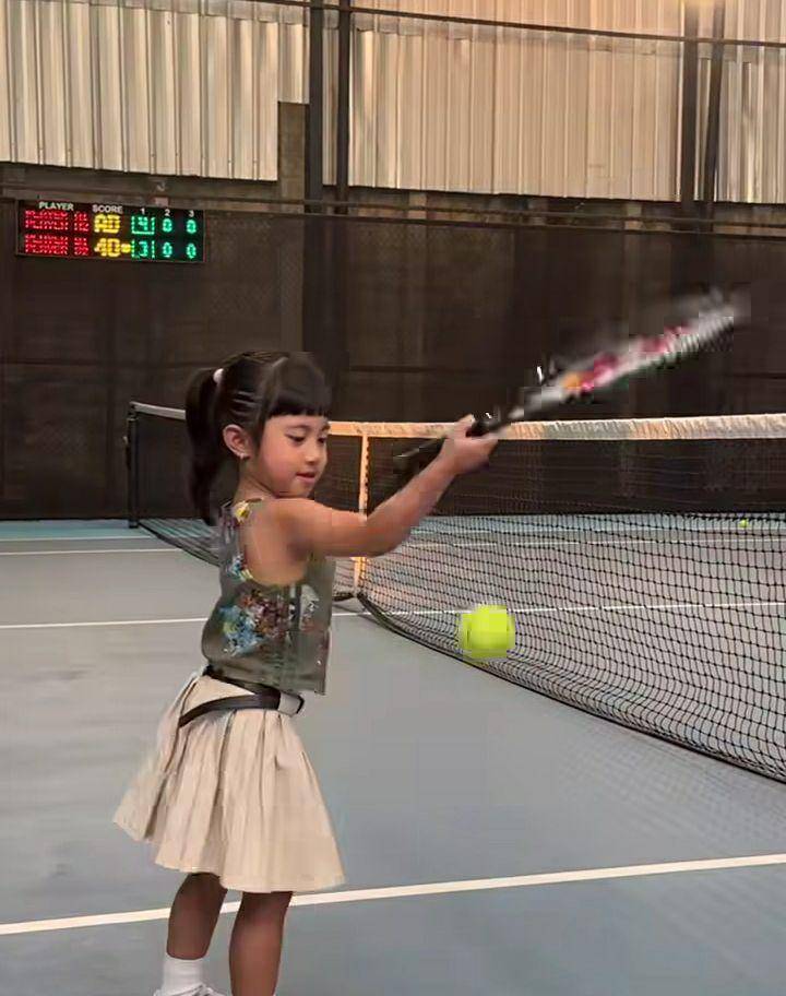 potret Xabiru dan Chava ikut main tenis (instagram.com/rachelvennya)