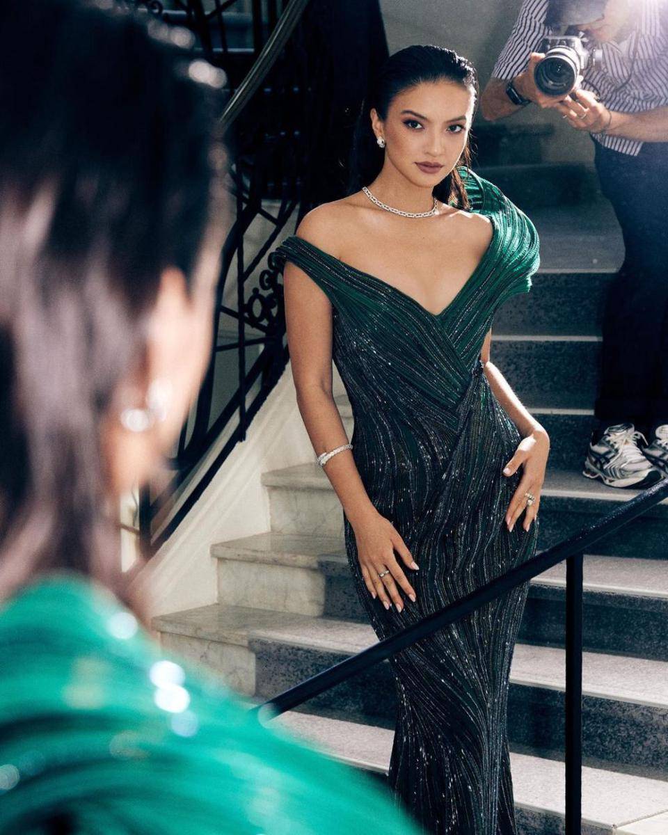 inspirasi dress simpel dan elegan ala Raline Shah (instagram.com/ralineshah)