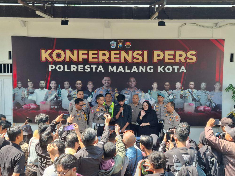 Nyetir Sambil Mabuk, Mahasiswa di Malang Tabrak Petugas Kebersihan