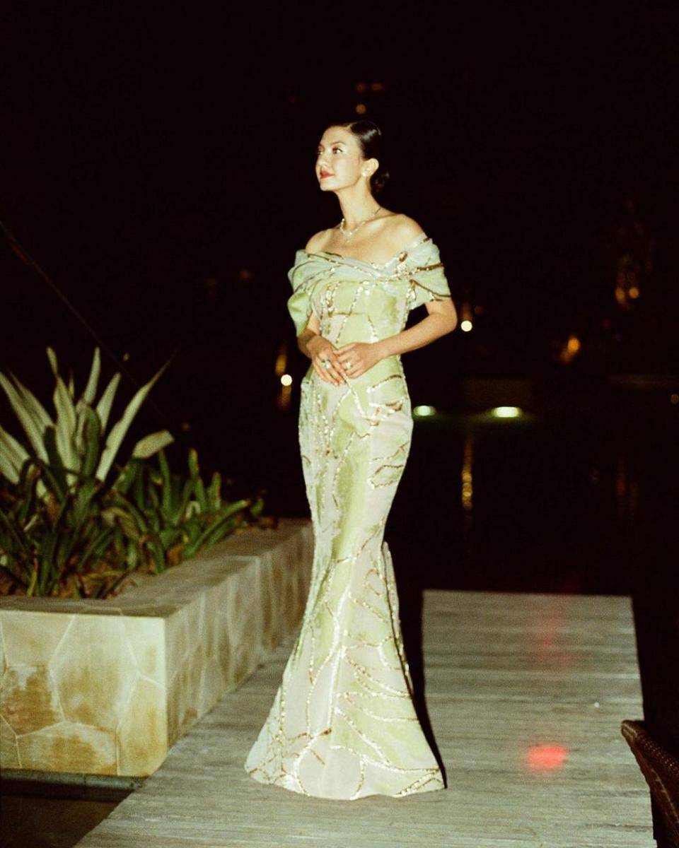 inspirasi dress simpel dan elegan ala Raline Shah (instagram.com/ralineshah)
