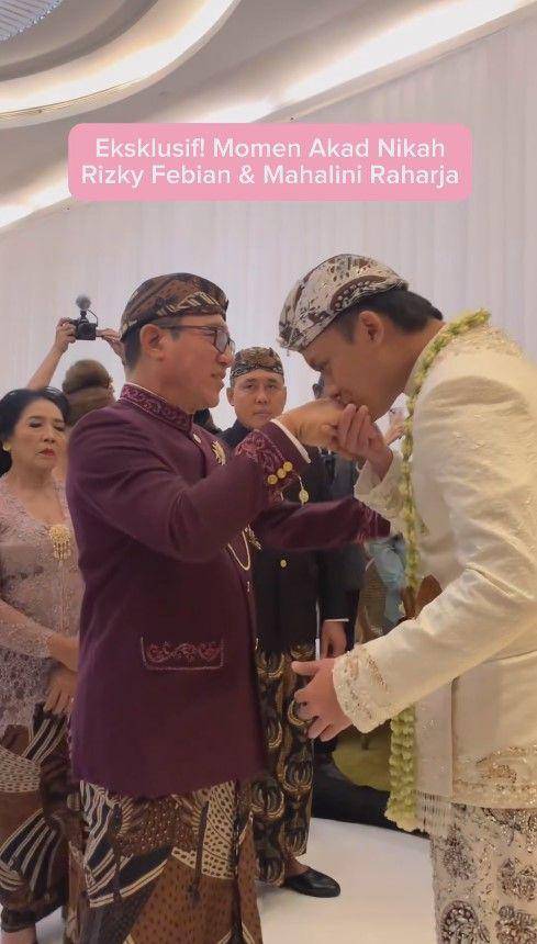 keluarga Mahalini saat akad (Instagram.com/thebridestory)