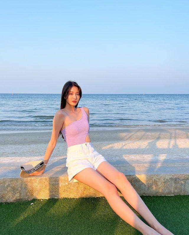 padu padan short pants ala View Benyapa (instagram.com/view.benyapa)