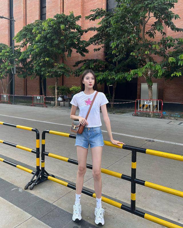 padu padan short pants ala View Benyapa (instagram.com/view.benyapa)