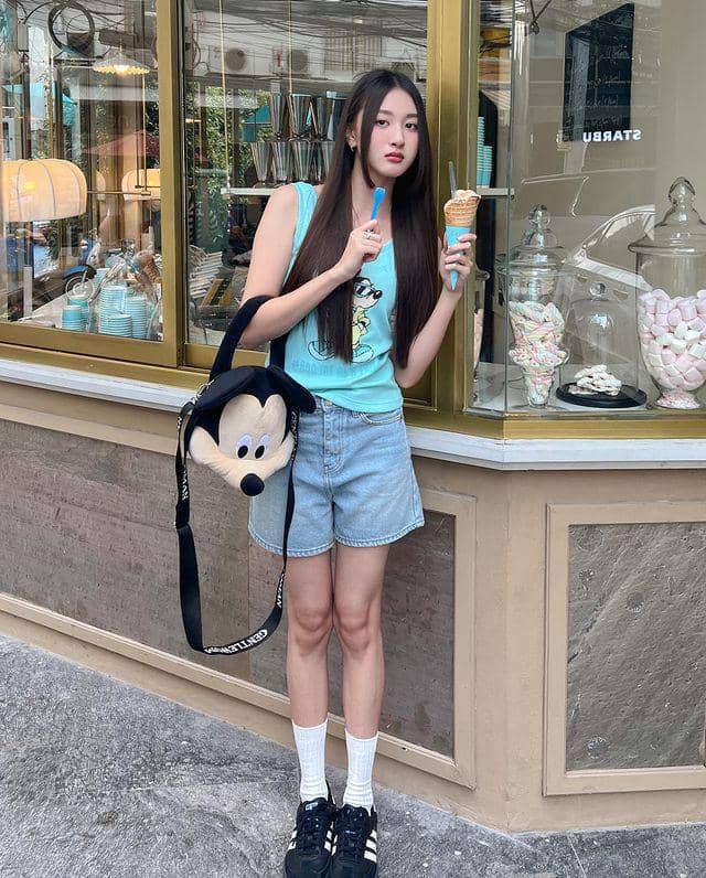 padu padan short pants ala View Benyapa (instagram.com/view.benyapa)