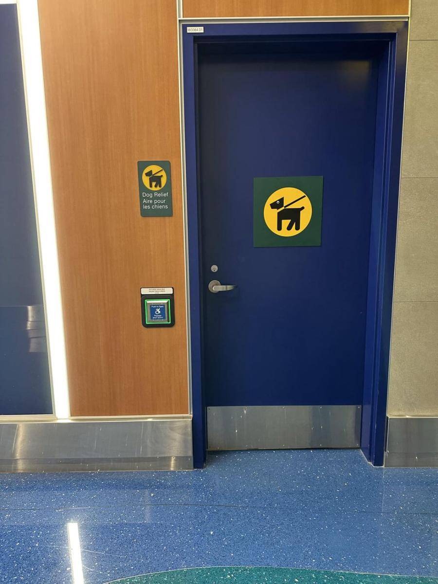 potret hal unik di toilet bandara (reddit.com/user/Josh_hsoJ)