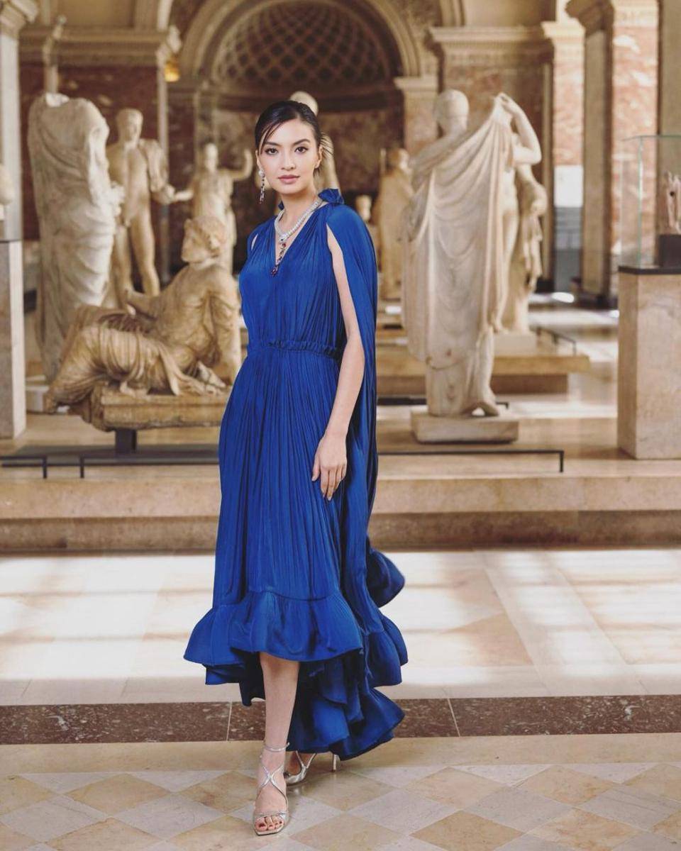 inspirasi dress simpel dan elegan ala Raline Shah (instagram.com/ralineshah)