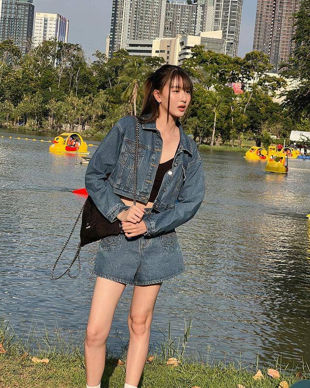 padu padan short pants ala View Benyapa (instagram.com/view.benyapa)