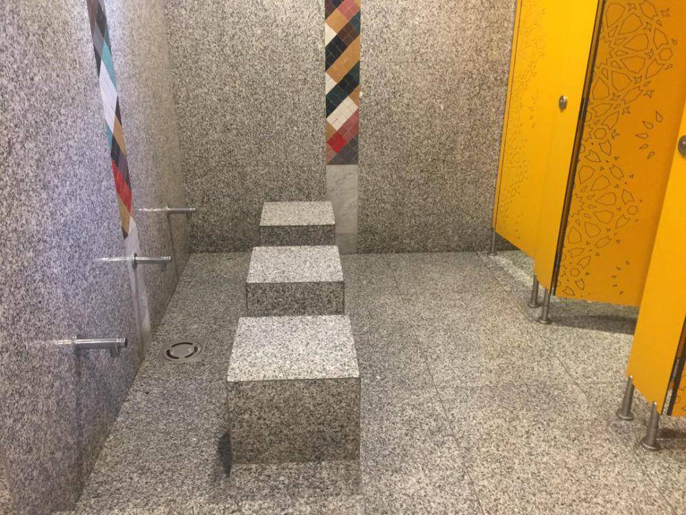 potret hal unik di toilet bandara (reddit.com/user/comatorium53)