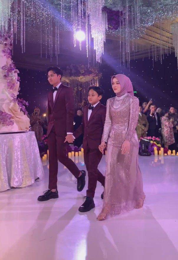 potret resepsi pernikahan Rizky Febian dan Mahalini (instagram.com/thebridestory)