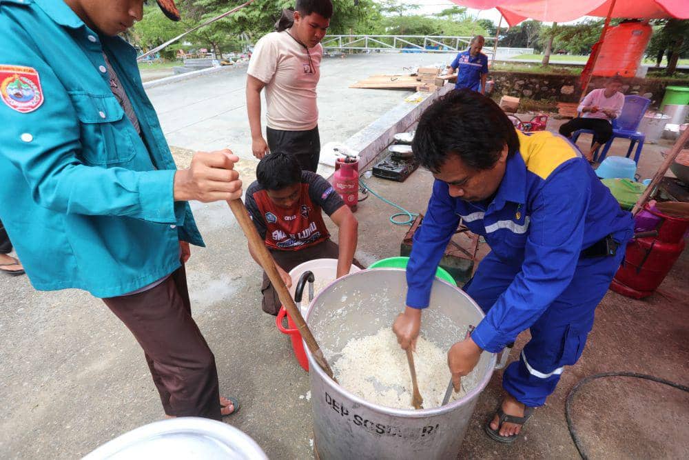 Dapur umum Kementerian Sosial di wilayah bencana di Luwu Sulawesi Selatan (Sulsel), Jumat (10/5/2024)/Istimewa