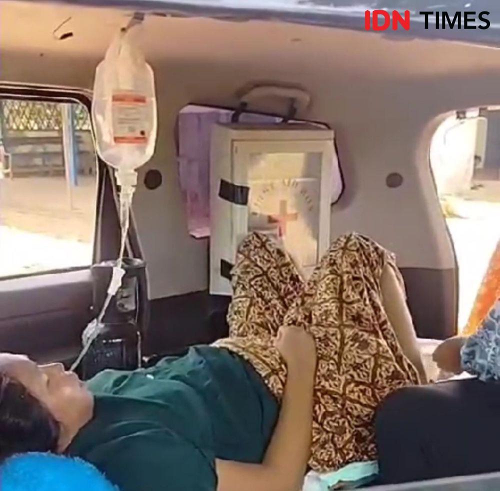 Jalan Rusak, Ibu di Ketapang Terpaksa Melahirkan di Mobil Ambulans