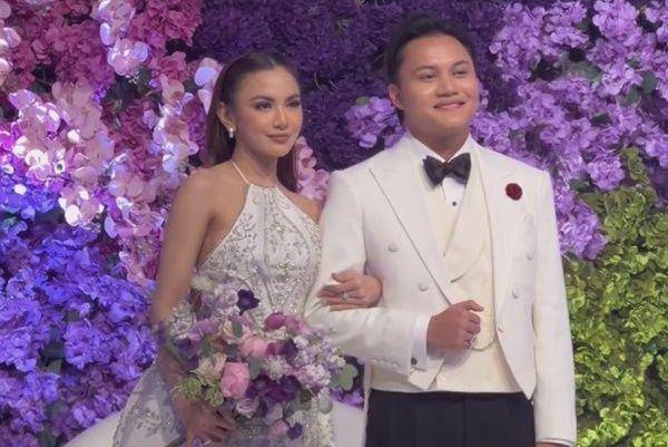 potret resepsi pernikahan Rizky Febian dan Mahalini (instagram.com/thebridestory)