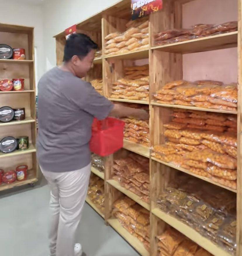 Jajanan serb harga Rp3 ribu di Marelan (Instagram @infoasikdimas)