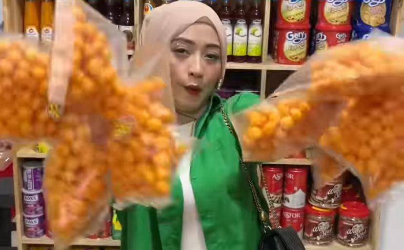 Jajanan serb harga Rp3 ribu di Marelan (Instagram @adeayulubis_)