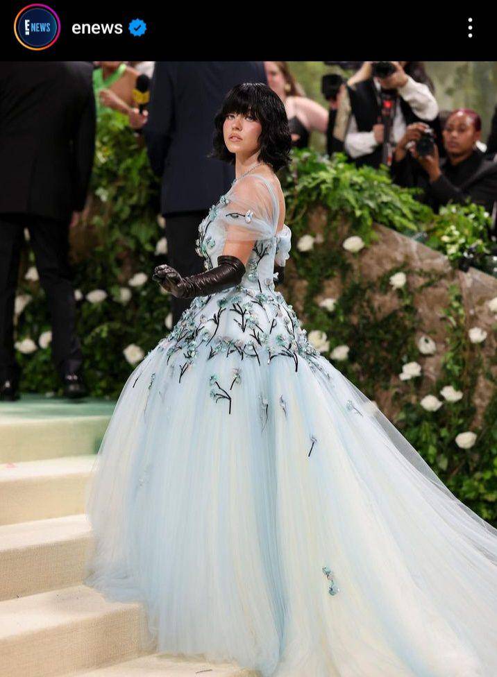 potret Sydney Sweeney di Met Gala 2024 (instagram.com/enews)