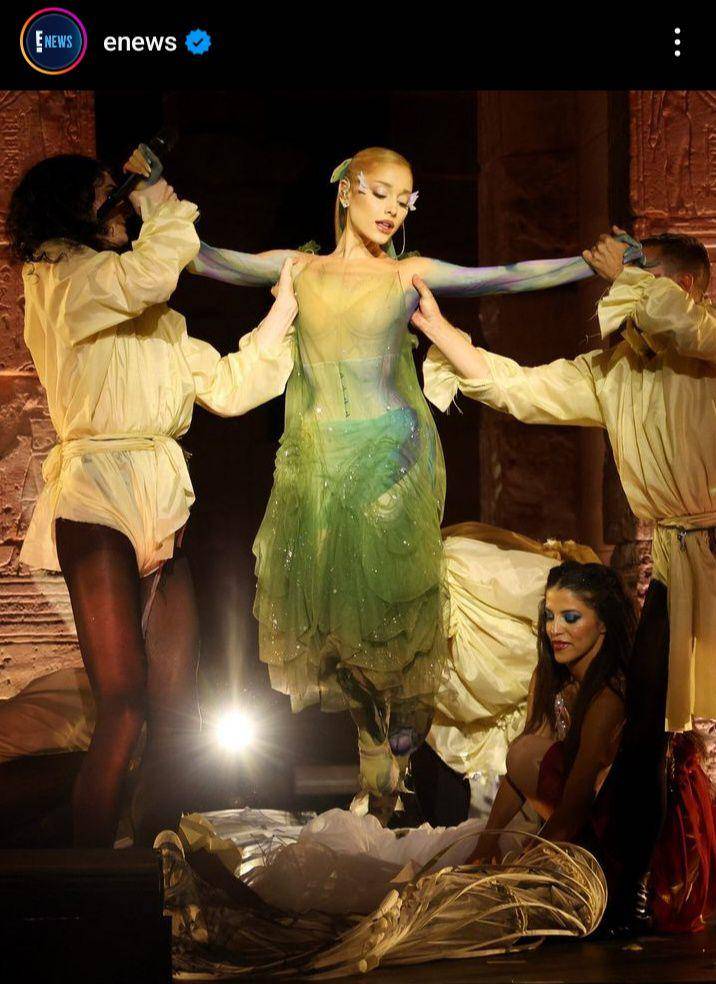 potret Ariana Grande di Met Gala 2024 (instagram.com/enews)