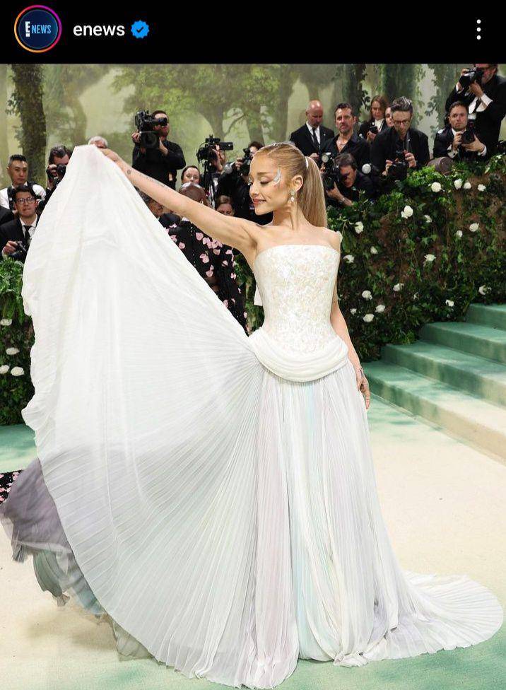 potret Ariana Grande di Met Gala 2024 (instagram.com/enews)