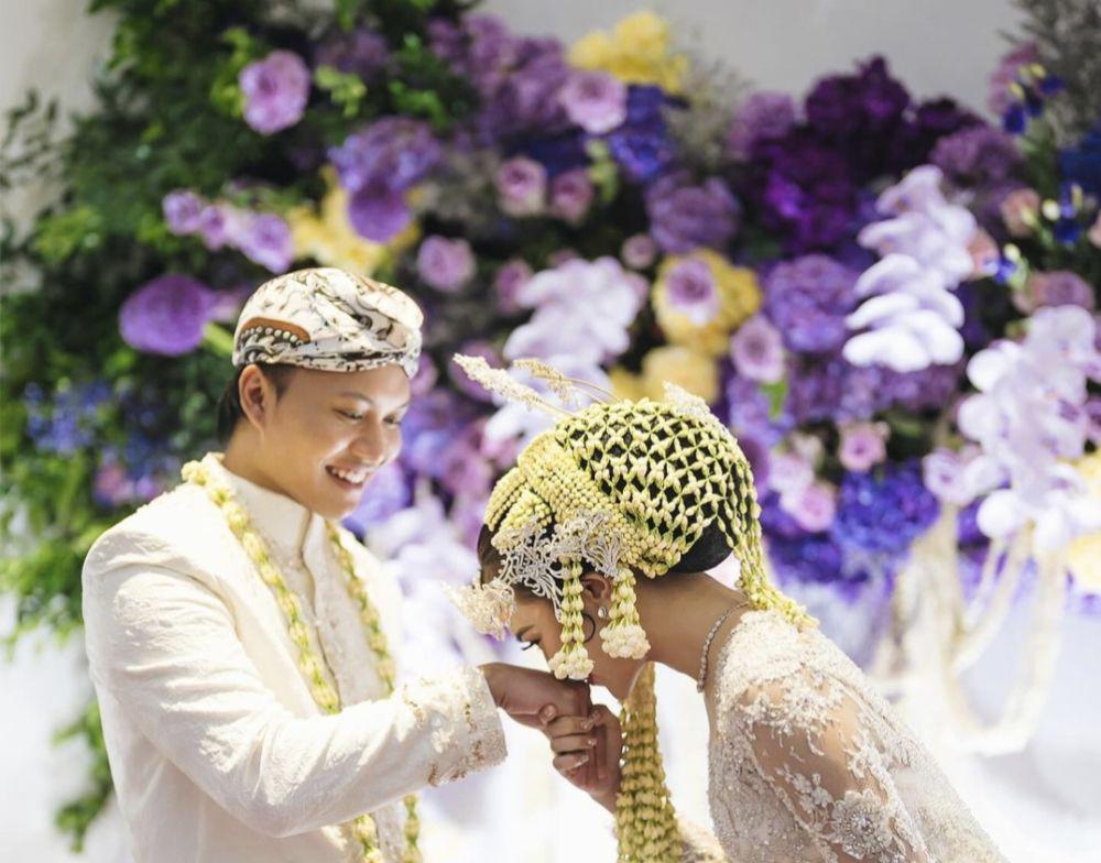 7 Dekorasi Akad Nikah Rizky Febian dan Mahalini, Mewah Bernuansa Ungu!