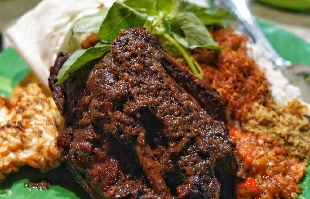 Bebek Bumbu Hitam Madu Rasa (instagram.com/sbykulinerinfo)